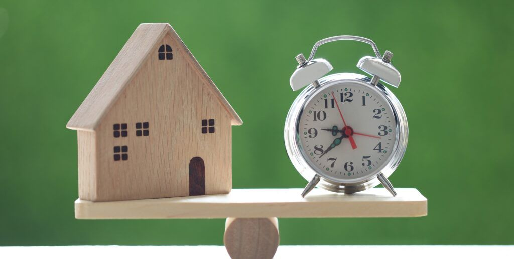 How a Stale Listing Signals to Buyers That You Waited Too Long to Sell a House